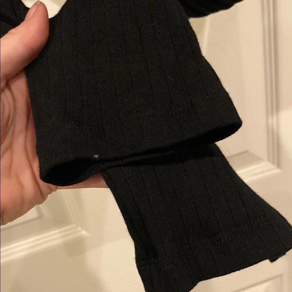 Trendy Black Long Sleeve Crop Top - Picture 4 of 6